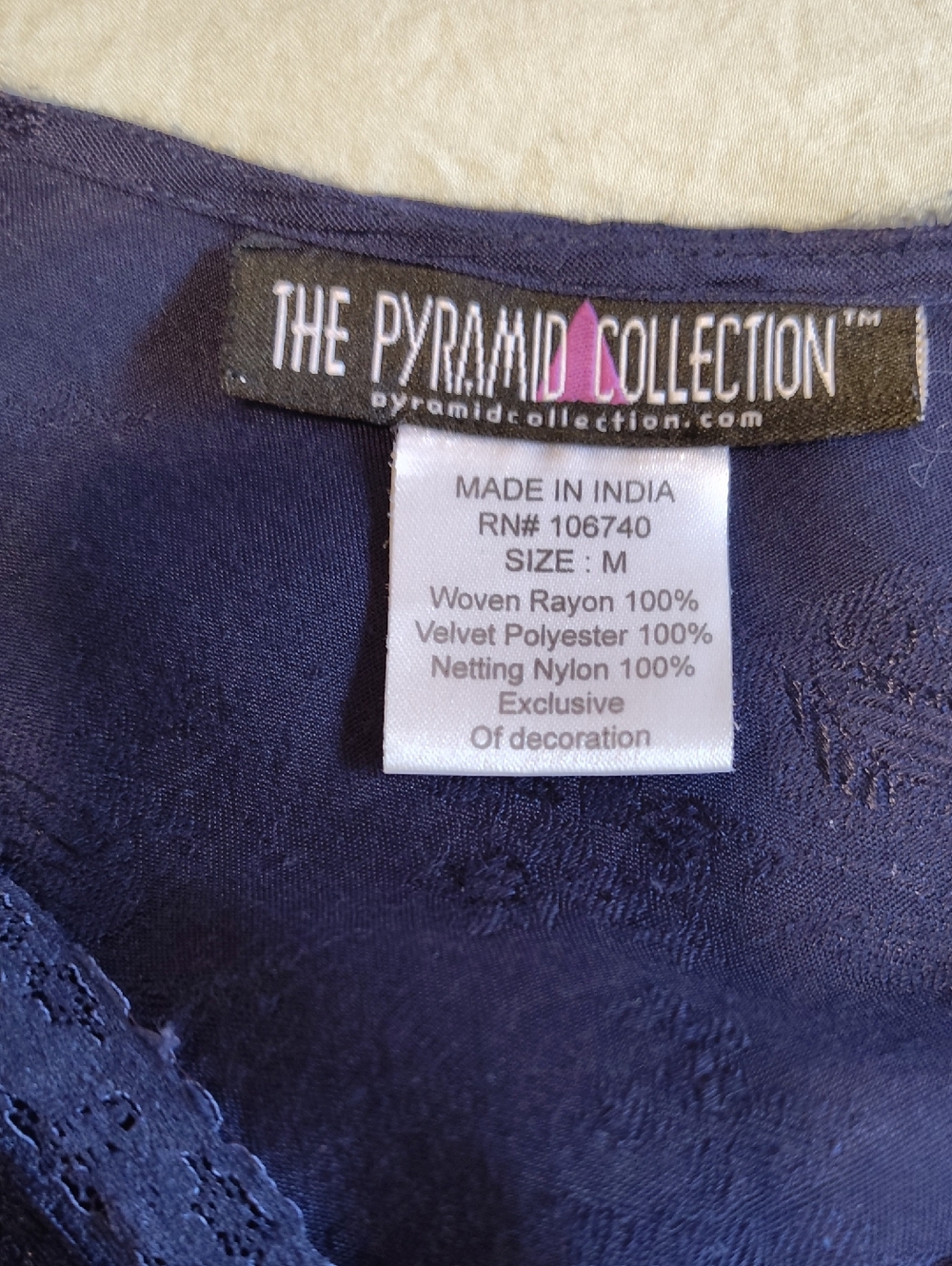 The Pyramid Collection - Size M - Picture 10 of 10